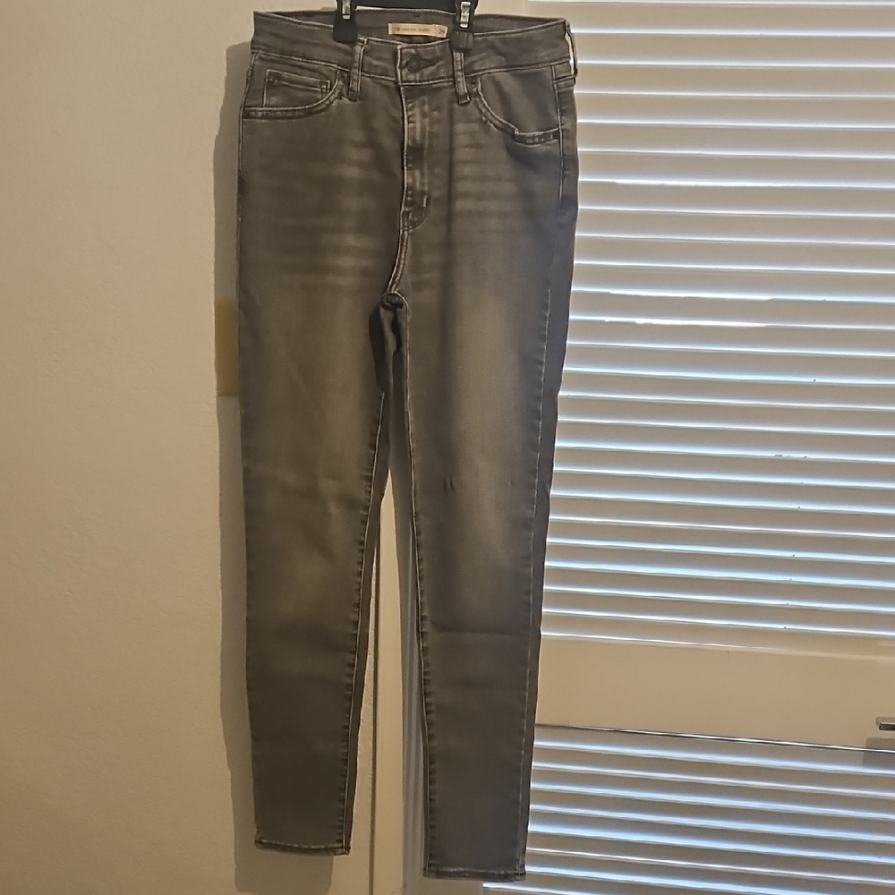 Levi's Gray Skinny Jeans with Smooth Texture and Full Length Design